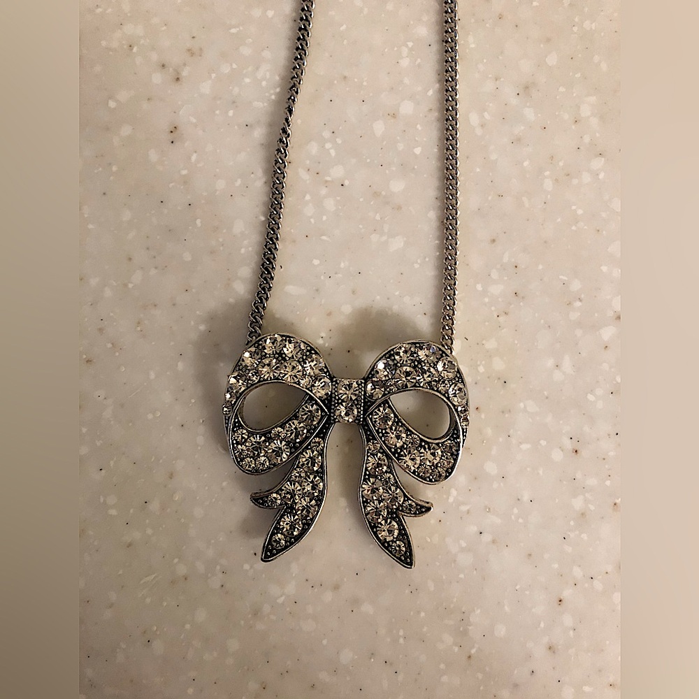 Plunder blingy bow necklace